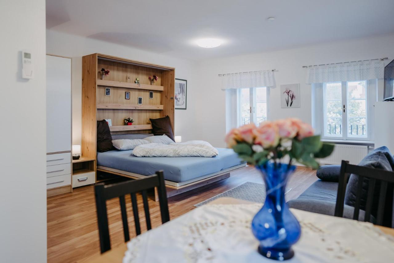 Schloss-Appartements 아이젠슈타트 외부 사진